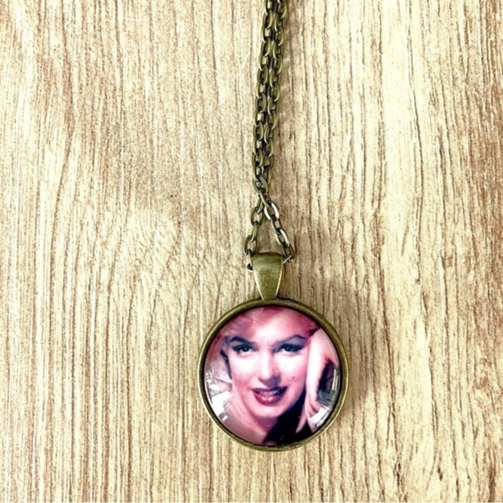 Marilyn Monroe Necklace, NWT
